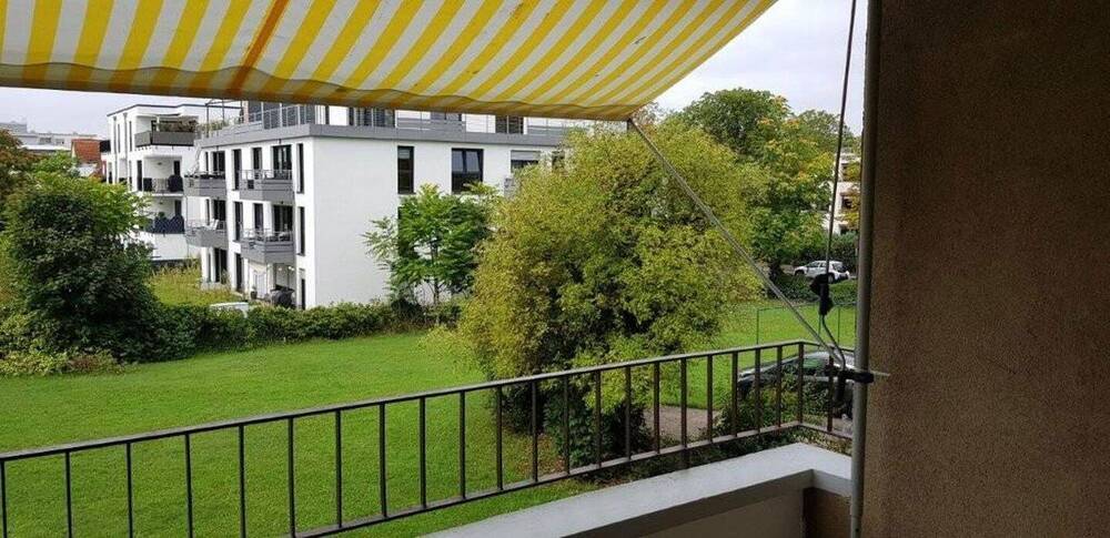 sofort Einzugsbereit, kpl. renovierte 3 Zimmerwohung im 1. OG, ohne Maklerkosten