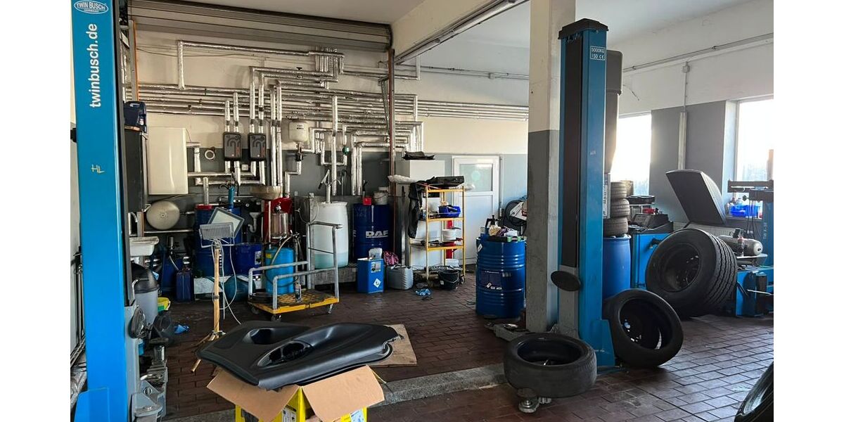 Gewerbeanwesen mit Bürogebäude, Werkstatt und großer befestigter Freifläche - Gewerbeobjekt Bischofsheim | Angebot:27298679
