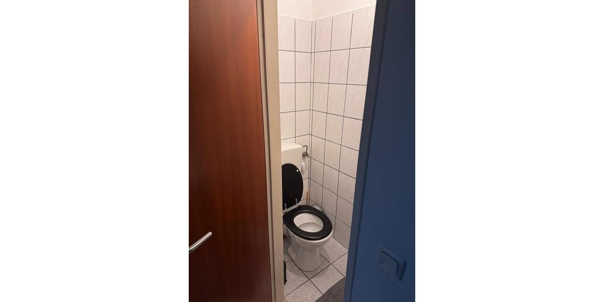 Schöne große 4 Zimmer Wohung 1 zimmer