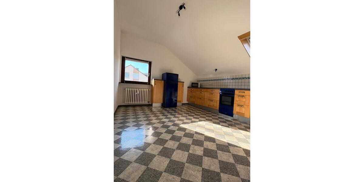 Dachgeschoßwohnung Hofheim am Taunus - 3.5 Zimmer, 68 m&sup2;, 1.300&euro; | Angebot:25520130