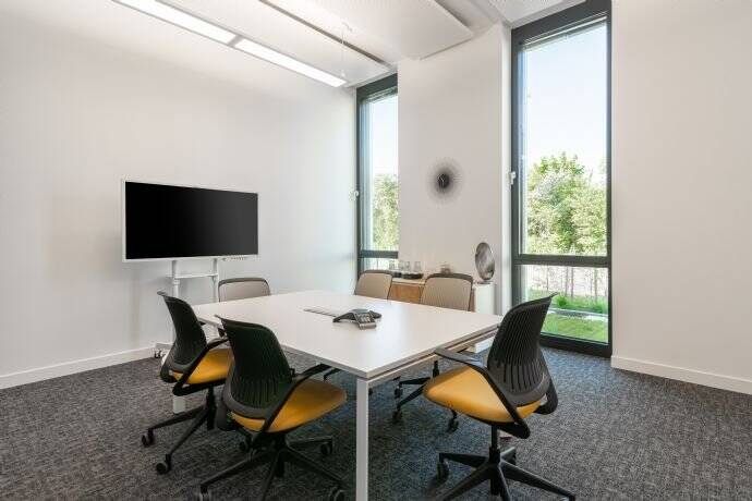 Buchen Sie Großraumbüros für Unternehmen jeder Größe 45 sqm in Regus Kaiserlei zimmer