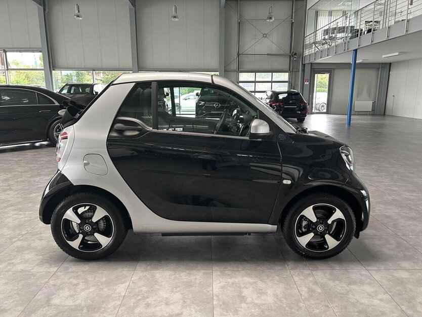 Smart ForTwo EQ CABRIO EXCLUSIVE-22KW-RÜCKFAHRKAMERA 13.660 km 18.199 € Groß-Umstadt 64823