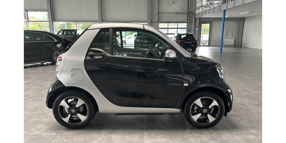 Smart ForTwo EQ CABRIO EXCLUSIVE-22KW-RÜCKFAHRKAMERA! 13.660 km 18.399 &euro; Groß-Umstadt 64823