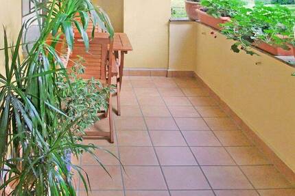 Frankfurt-Seckbach: Vermietete 4 Zi. Wohnung mit Balkon in ruhiger Wohnlage - zwischen Huthpark und Lohrberg 4 zimmer