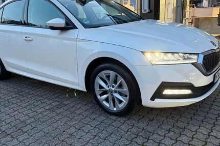 Skoda Octavia 43.500 km 22.400 &euro; Kelsterbach 65451