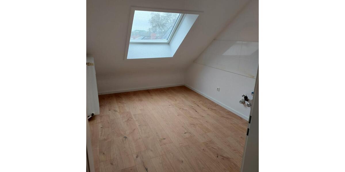Dachgeschoßwohnung Frankfurt am Main Schwanheim - 2 Zimmer, 48 m&sup2;, 700&euro; | Angebot:26407665
