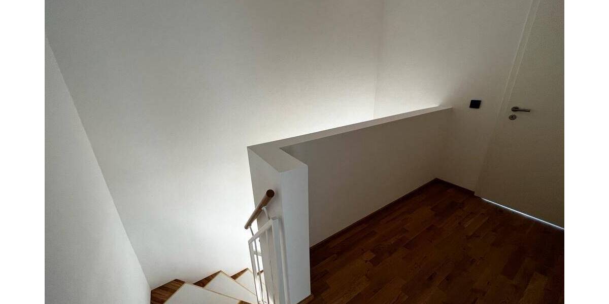 Doppelhaushälfte Mainz Weisenau - 6 Zimmer, 159 m&sup2;, 2.500&euro; | Angebot:23587981