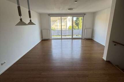 Haus Frankfurt am Main Sossenheim - 6 Zimmer, 135 m&sup2;, 2.480&euro; | Angebot:27336961