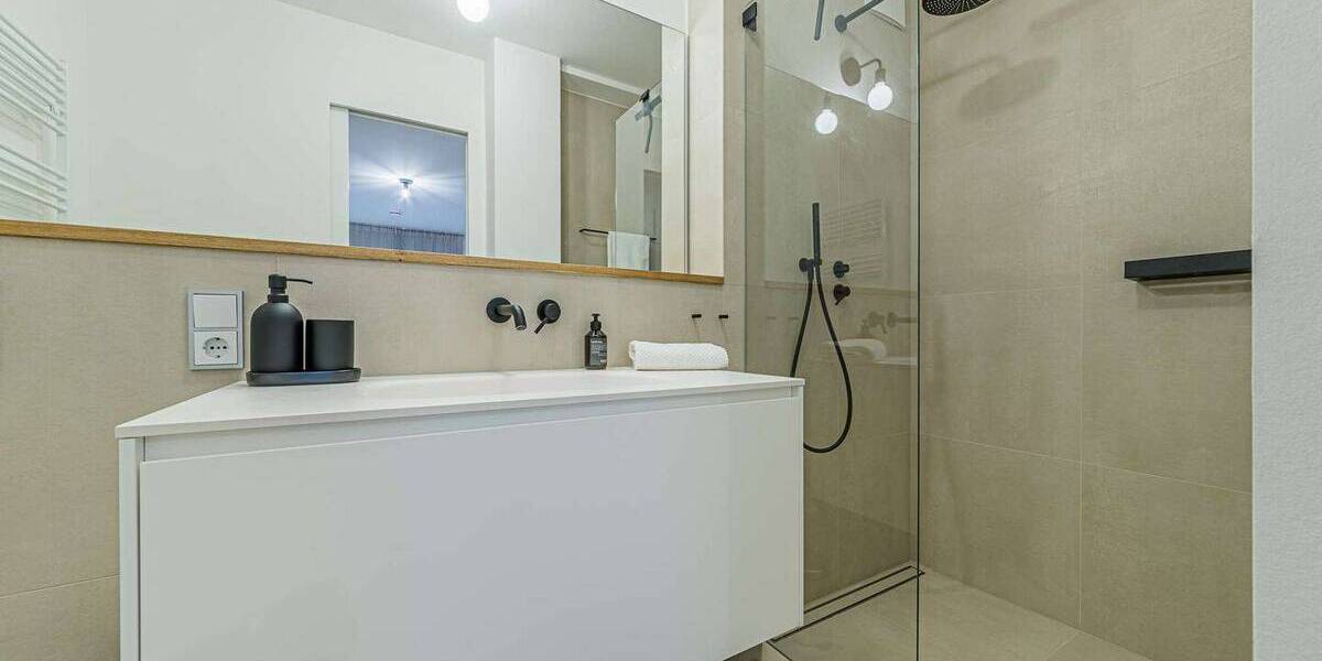 Etagenwohnung Frankfurt am Main Innenstadt - 2 Zimmer, 63 m&sup2;, 2.600&euro; | Angebot:26388792