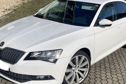 Skoda Superb 98.000 km 17.500 &euro; Frankfurt 60435