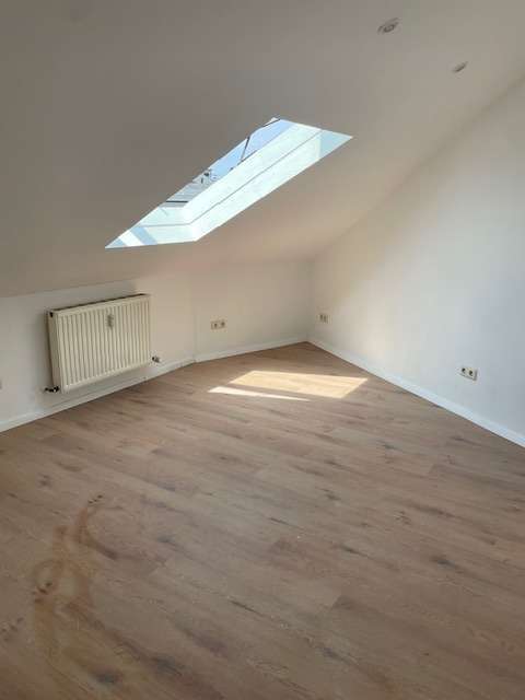 Wohnung zum Mieten in Frankfurt am Main 1.050 € 90 m²