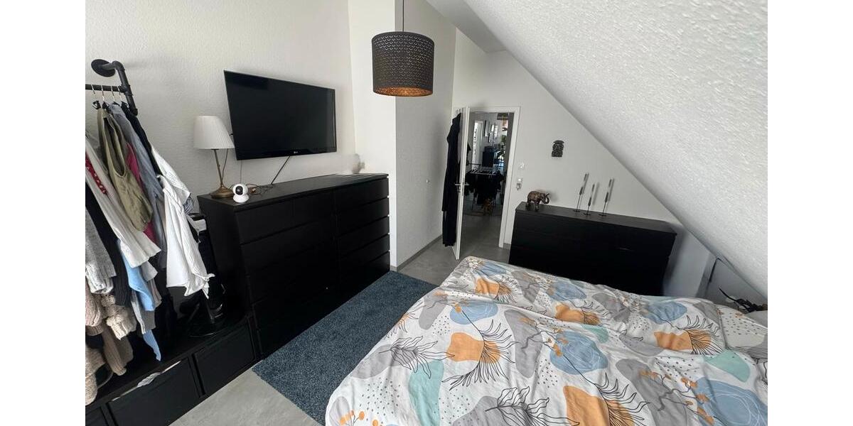 Dachgeschoßwohnung Darmstadt Bessungen - 3 Zimmer, 89 m&sup2;, 1.350&euro; | Angebot:26393167