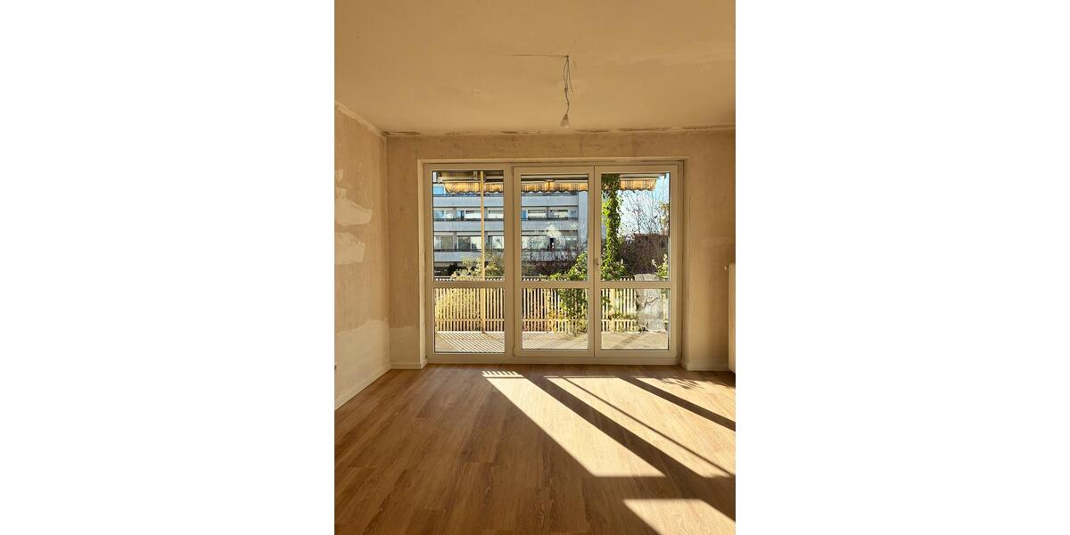 MT an CS 1.12 zum 1.1.26**Erste Kaltmiete geschenkt** 3 Zimmer mit Einbauküche und Balkon 3 zimmer