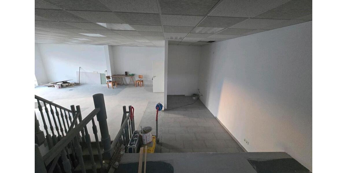 Büro, Frisör oder Massagesalon mit Lagerfläche zimmer