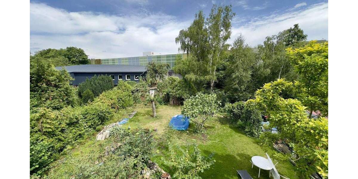 ?? Frankfurt-Goldstein: Gepflegtes 2-Familienhaus mit Garten, Garagen & Bonus zimmer