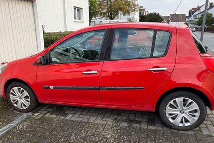 Renault Clio 196.000 km 2.400 € Mainz 55122