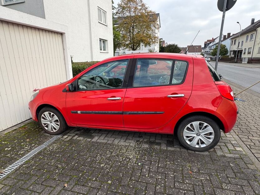 Renault Clio 196.000 km 2.400 € Mainz 55122