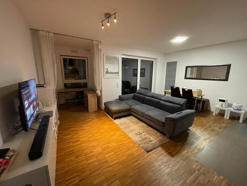 Möbelierte 2,5-Zimmer-Wohnung mit Balkon & Stellplatz - Zentral