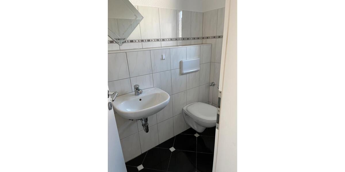 Reihenhaus Hofheim am Taunus - 7 Zimmer, 160 m&sup2;, 3.500&euro; | Angebot:25282043