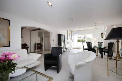 SCHWARZ WEISS ... 2 zimmer