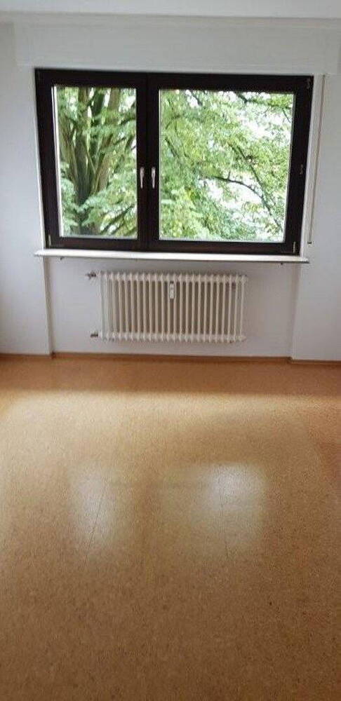 sofort Einzugsbereit, kpl. renovierte 3 Zimmerwohung im 1. OG, ohne Maklerkosten