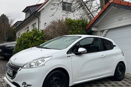 Peugeot 208 120.023 km 5.900 &euro; Hofheim am Taunus 65719