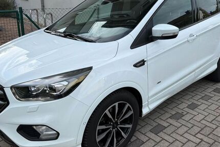 Ford Kuga 110.908 km 14.990 &euro; Offenbach 63075