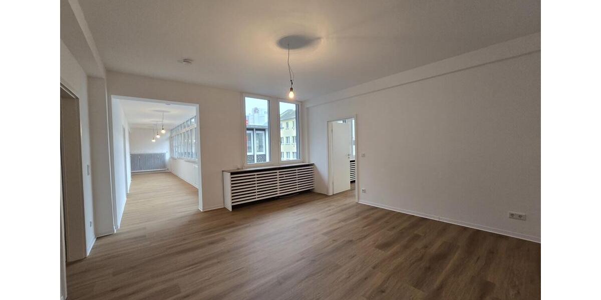 Dachgeschoßwohnung Offenbach am Main - 5 Zimmer, 200 m&sup2;, 2.600&euro; | Angebot:24441320
