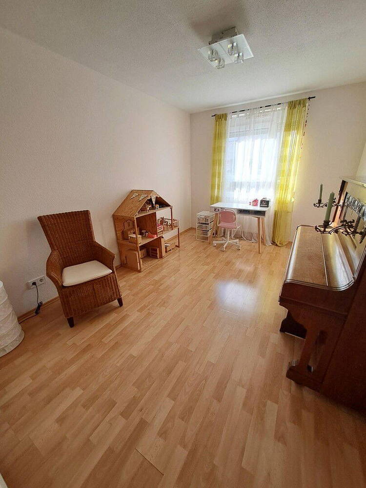 Großzügiges Familien - Reihenendhaus mit Loggia in Eschersheim