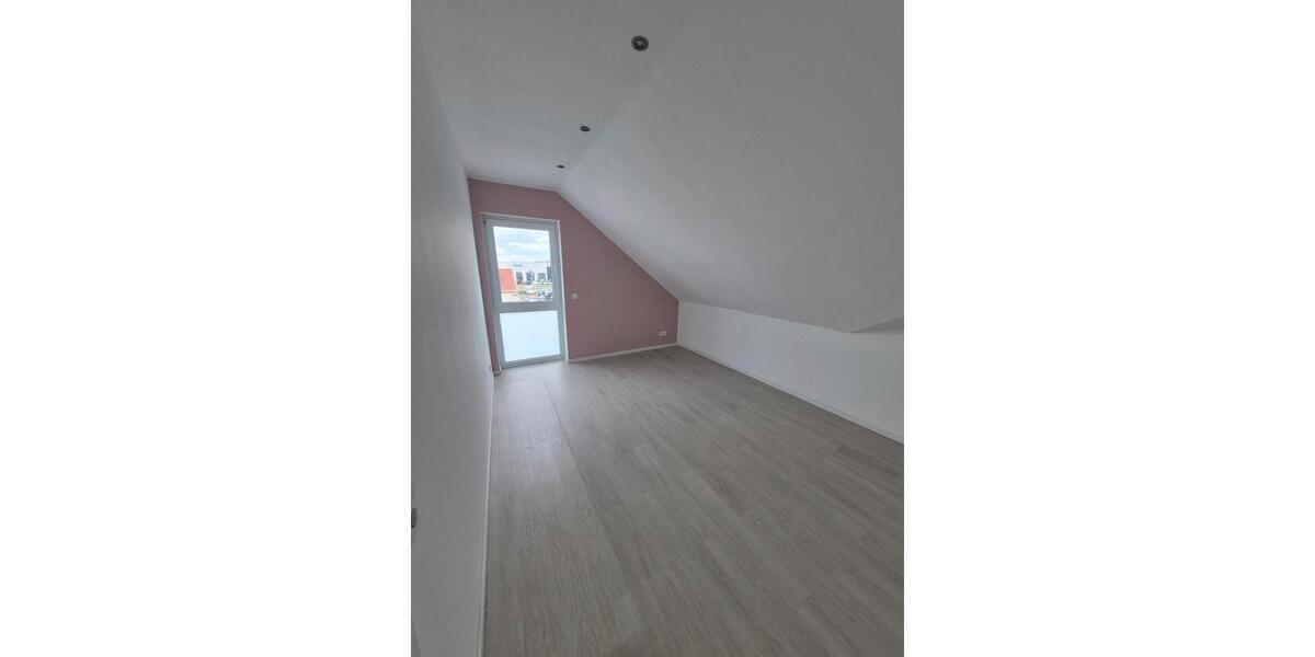 Dachgeschoßwohnung Büttelborn - 4 Zimmer, 110 m&sup2;, 1.800&euro; | Angebot:25493124