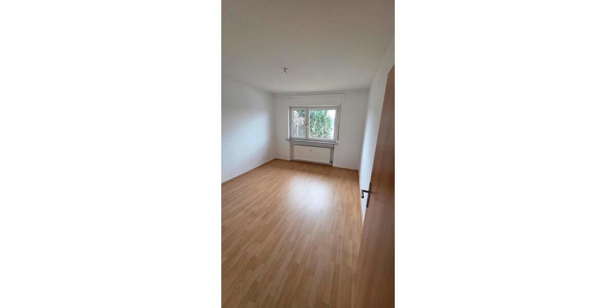 Etagenwohnung Rodgau - 4 Zimmer, 100 m&sup2;, 1.600&euro; | Angebot:25409896