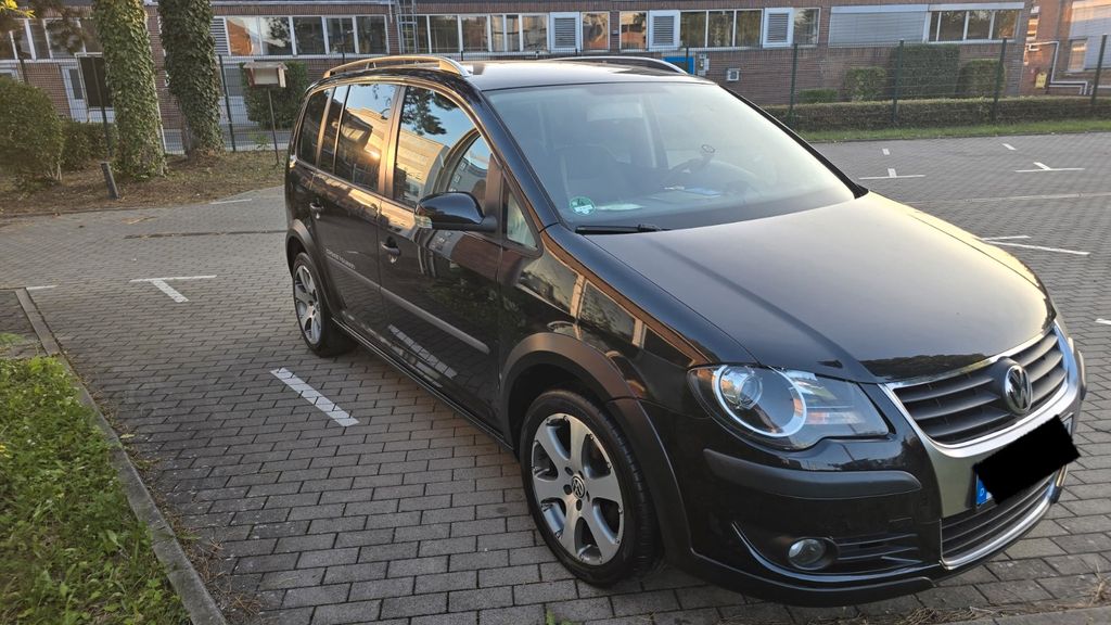 VW Touran 215.000 km 6.900 € Dietzenbach 63128
