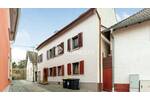 Charmantes Zweifamilienhaus in ruhiger Lage