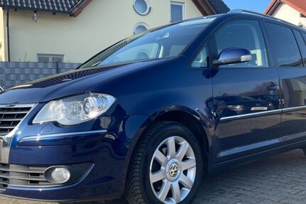 VW Touran 101.989 km 7.490 &euro; Pfungstadt 64319