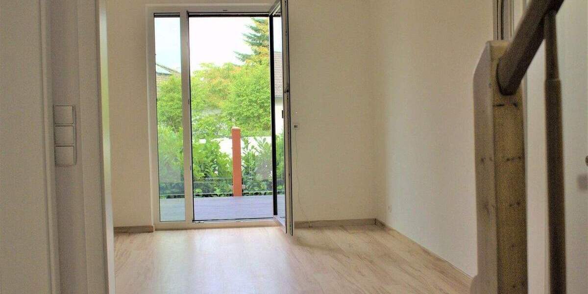 DHH auf 2 Etagen mit Vorgarten und Keller. 4 zimmer