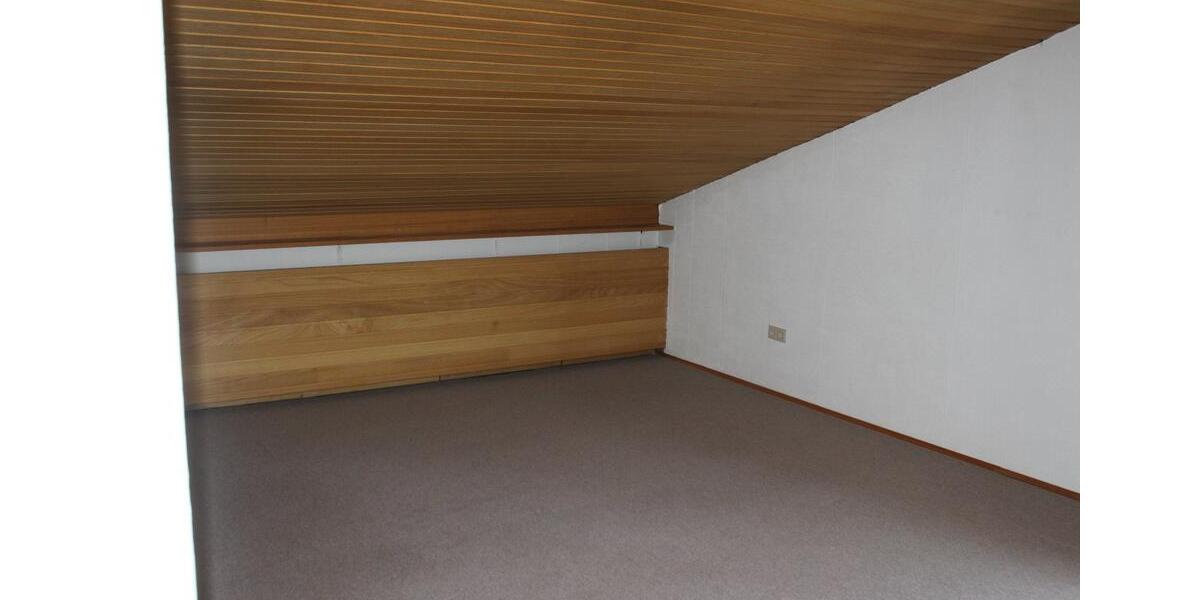 Etagenwohnung Breuberg - 7 Zimmer, 200 m&sup2;, 1.650&euro; | Angebot:24749216