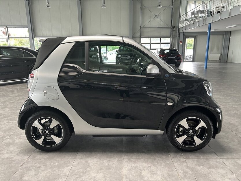 Smart ForTwo EQ CABRIO EXCLUSIVE-22KW-RÜCKFAHRKAMERA 13.660 km 18.199 € Groß-Umstadt 64823