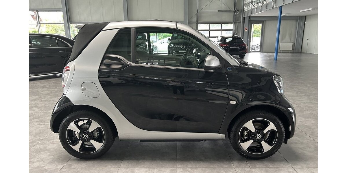 Smart ForTwo EQ CABRIO EXCLUSIVE-22KW-RÜCKFAHRKAMERA! 13.660 km 18.399 &euro; Groß-Umstadt 64823