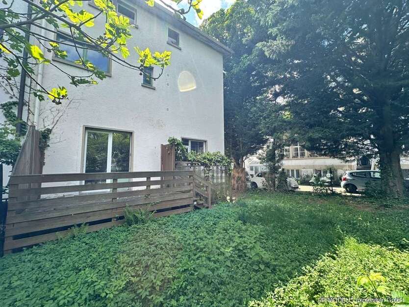 Haus zum Kaufen in Frankfurt am Main 2.440.000 € 240 m²