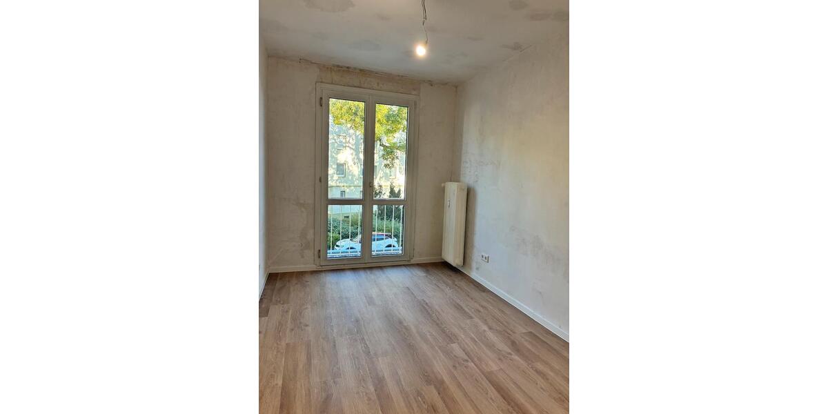 MT an CS 1.12 zum 1.1.26**Erste Kaltmiete geschenkt** 3 Zimmer mit Einbauküche und Balkon 3 zimmer