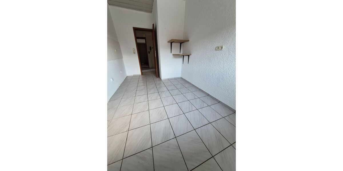 Bezugsfreie 2-Zimmer-DG-Wohnung (71 m²) mit Winterbalkon & Stellplatz in Walldorf - Appartement Mörfelden-Walldorf Walldorf | Angebot:26836061