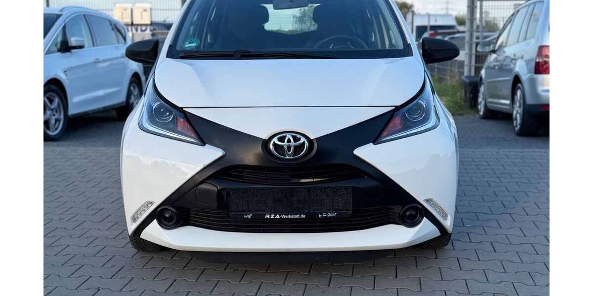 Toyota Aygo (X) 60.850 km 7.599 &euro; Dietzenbach 63128