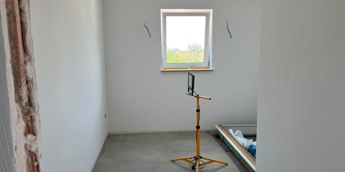 Gewerbeanwesen mit Bürogebäude, Werkstatt und großer befestigter Freifläche - Gewerbeobjekt Bischofsheim | Angebot:27298679
