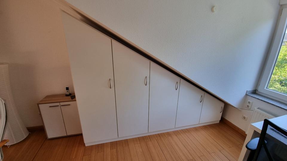 Geräumige und neuwertige 2-Zimmer-DG-Wohnung mit Balkon und Einba 2 zimmer