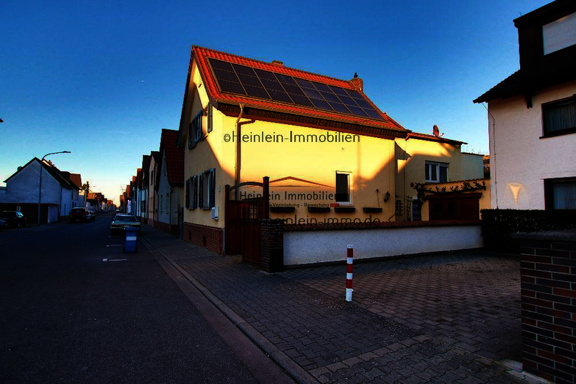 Einfamilienhaus# opt. Bauplatz# Sauna# Wintergarten# Kaminofen# PV & Solar# Griesheim Hofmannstr. 8 zimmer