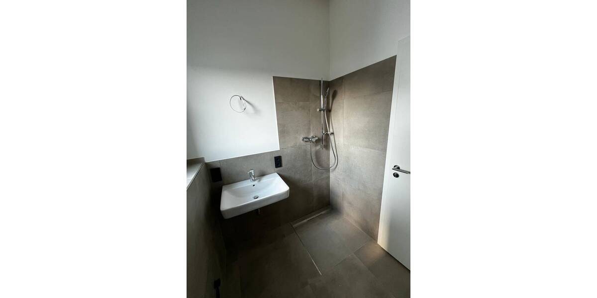 Doppelhaushälfte Mainz Weisenau - 6 Zimmer, 159 m&sup2;, 2.500&euro; | Angebot:25683725