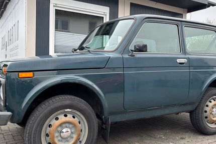 Lada Niva 79.872 km 4.999 &euro; Messel 64409