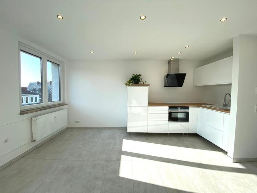 Modernisiertes, helles, ruhiges Studio mit Hochzeitsturmblick