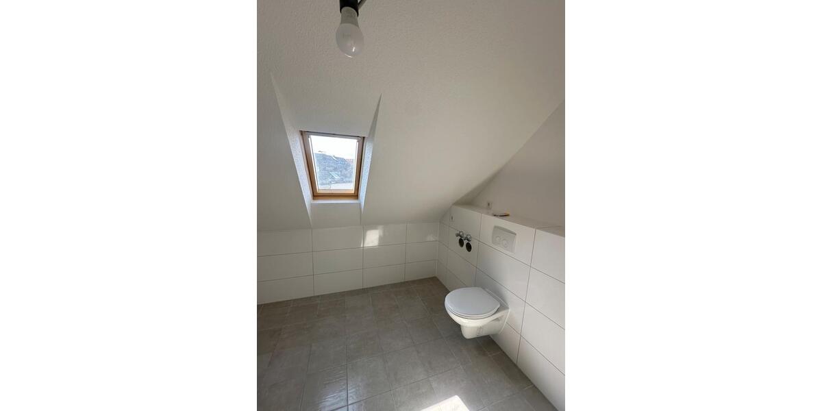 Dachgeschoßwohnung Flörsheim am Main - 2 Zimmer, 65 m&sup2;, 1.200&euro; | Angebot:25903915