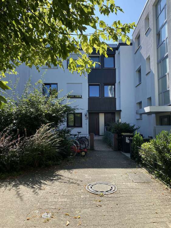 Haus zum Kaufen in Frankfurt 1.490.000 € 319 m²